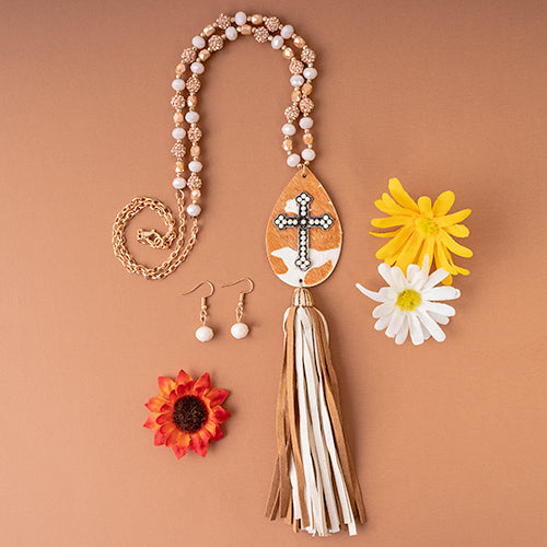 72793 - Squash Blossom Animal Hide Cross Necklace - White