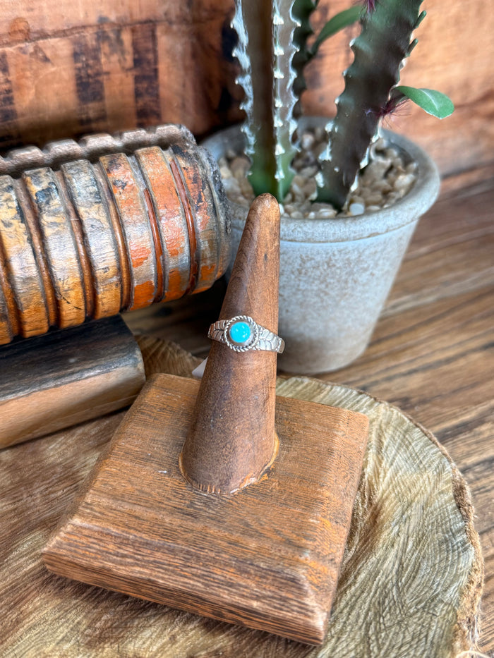 Turquoise stone silver ring with scalloped bezel, size 6