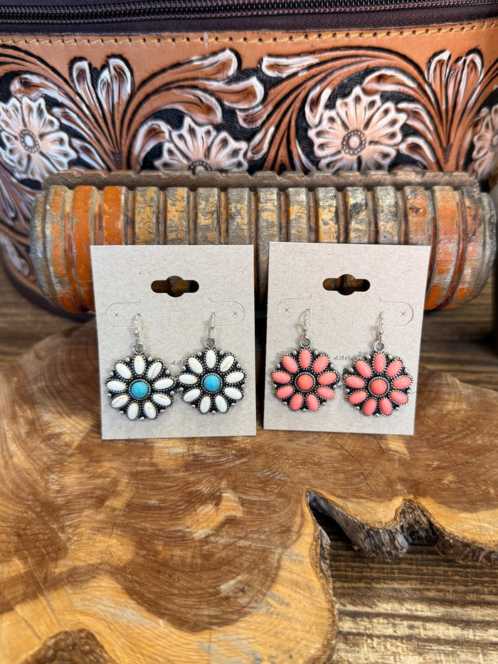 Flower fishhook earrings set: blue-centered white flowers and coral-pink flowers