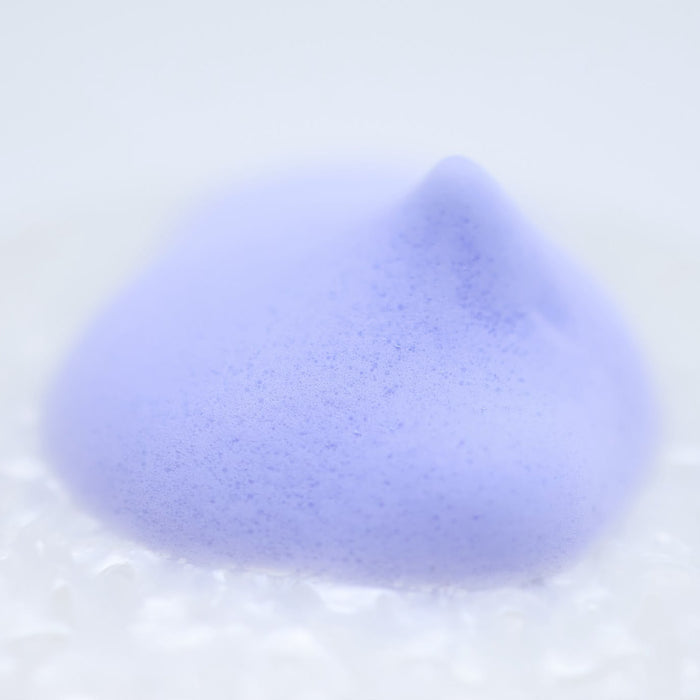 Zo ziet het schuim van de Keune Silver Foam Treatment eruit. Verkrijgbaar bij Care For Hair.