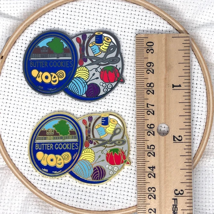 Gold Cookie Tin Magnetic Needle Minder