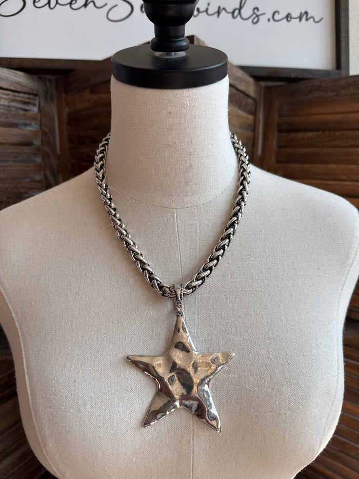 Hammered star pendant statement necklace with twisted chain and silver-toned star charm