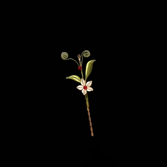 Detailed view of a handcrafted Chanhua hair stick featuring green thread-wrapped leaves and a soft pink blossom with a red bead center.