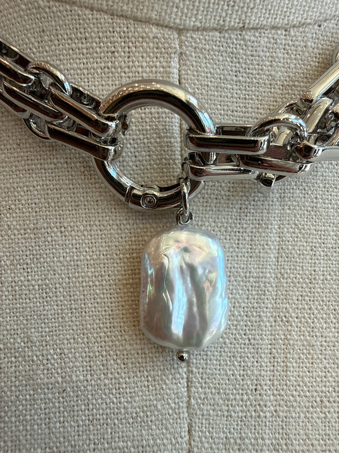 Silver chunky chain necklace clasp with round links and iridescent baroque pearl pendant