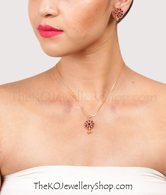The Rasik Silver Kemp Pendant Set